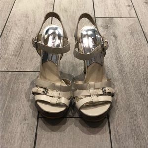 Michael Kors beige/silver Stilettos 7